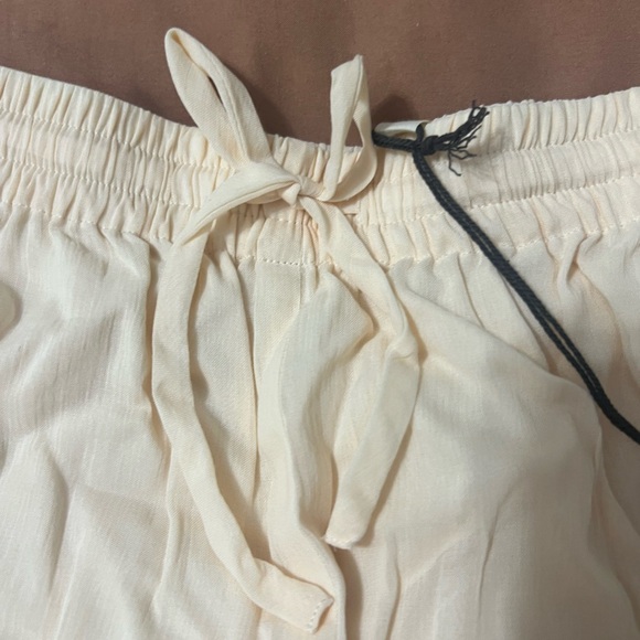 Spell Light Cream Ruffle Shorts - Picture 4 of 9